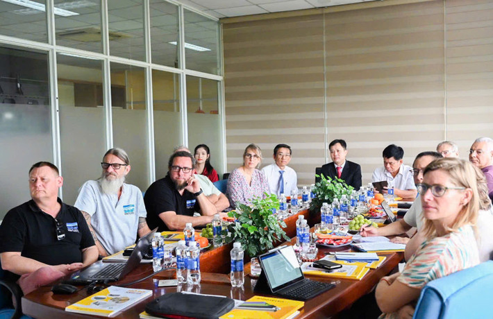 Hai nghiệp đoàn Pháp làm việc cùng Sở Xây dựng tỉnh Bình Định tại nhà máy ống nhựa Hoa Sen Bình Định