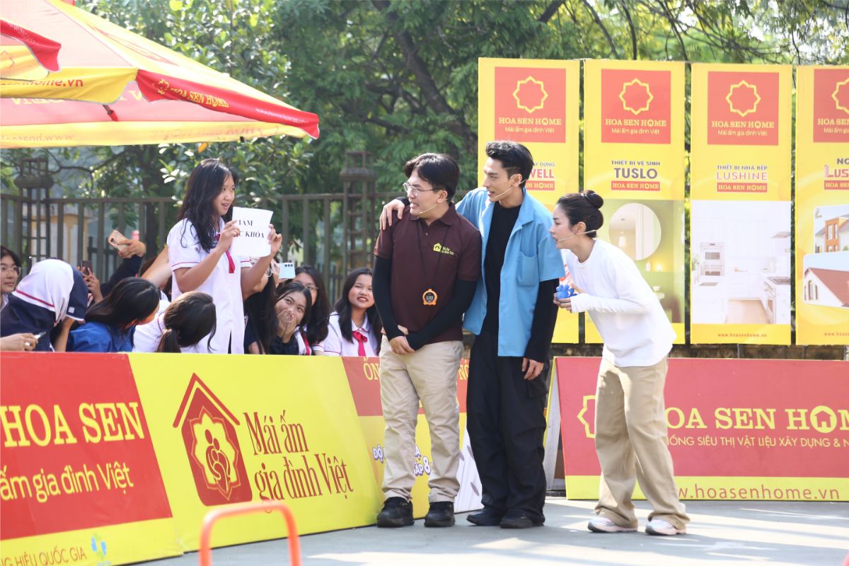 Trong buổi ghi hình, cả 3 nghệ sĩ liên tục tương tác với khán giả đến ủng hộ chương trình.