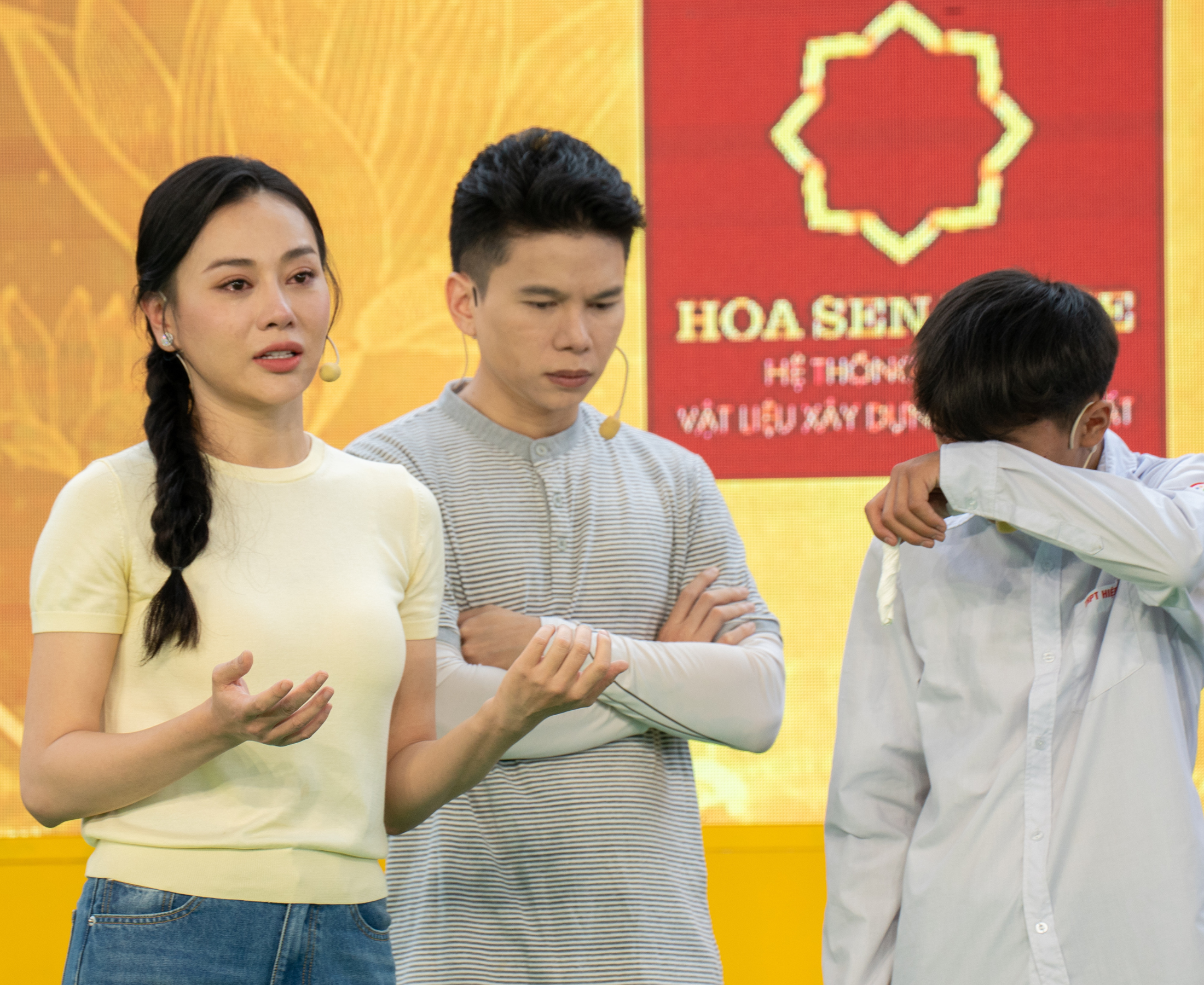 Phương Oanh nhớ lại ký ức gia đình từng rơi vào biến cố, thấu hiểu cảm giác bất lực của các em nhỏ khi sớm phải lớn.