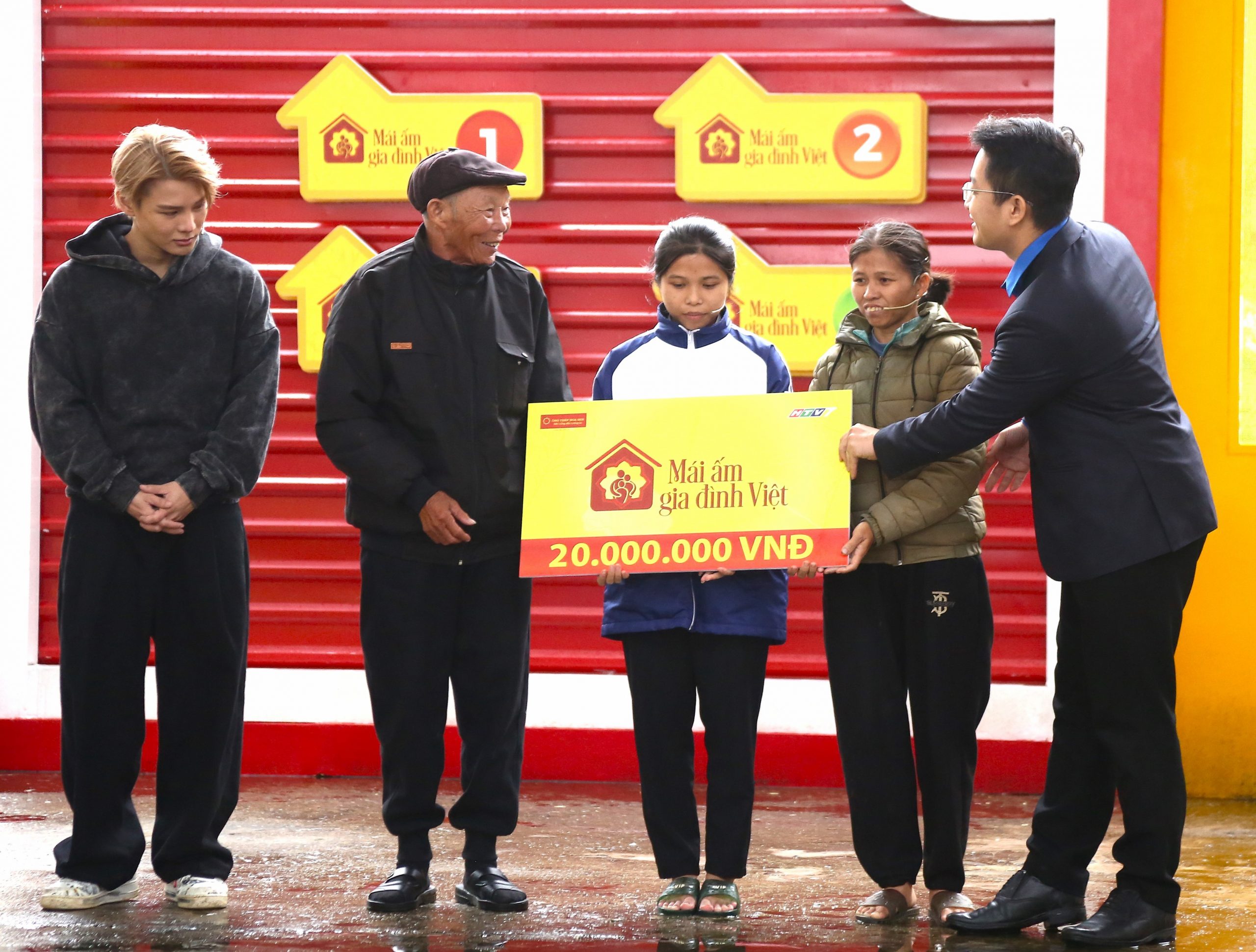 Những tình yêu thương ấy đã tiếp thêm hy vọng, giúp họ vượt qua nỗi đau và từng bước ổn định cuộc sống.