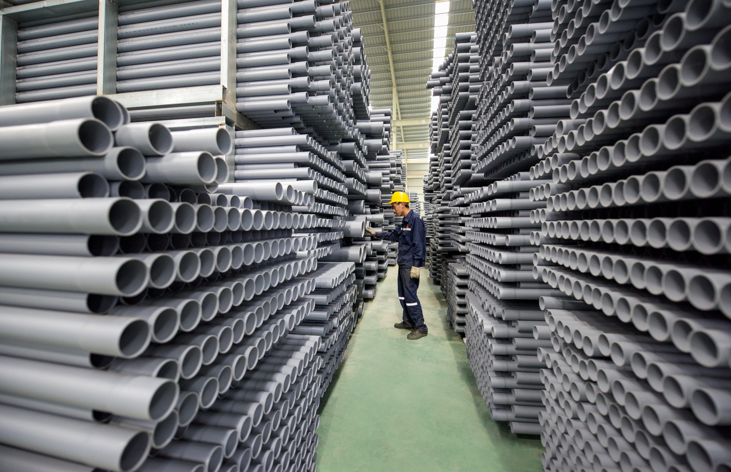 Ống nhựa Hoa Sen được sản xuất trên dây chuyền hiện đại, đáp ứng các tiêu chuẩn kỹ thuật và là lựa chọn hàng đầu cho các công trình đô thị và dân dụng