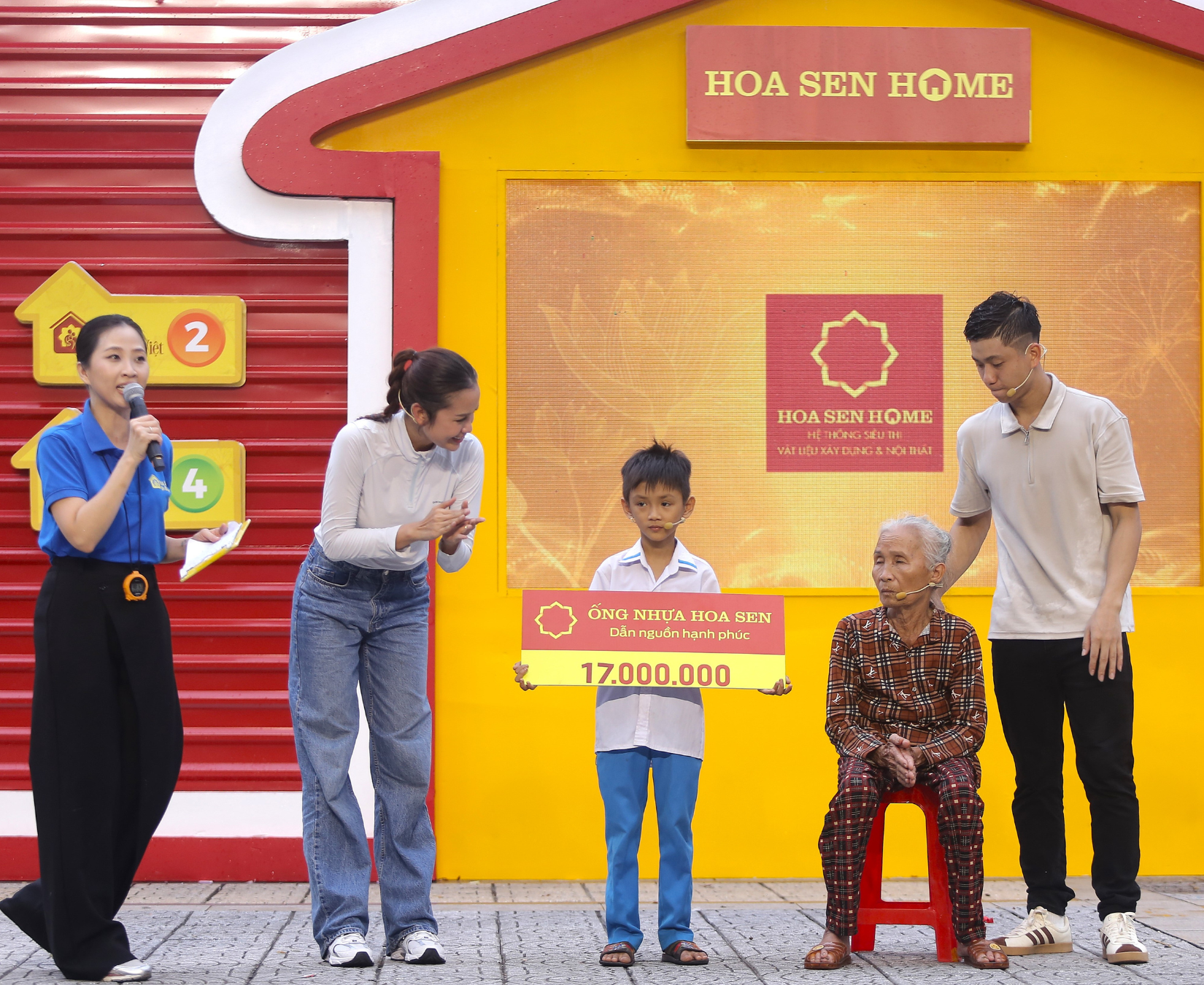 Gia đình em Nguyễn Minh Huy về ba.