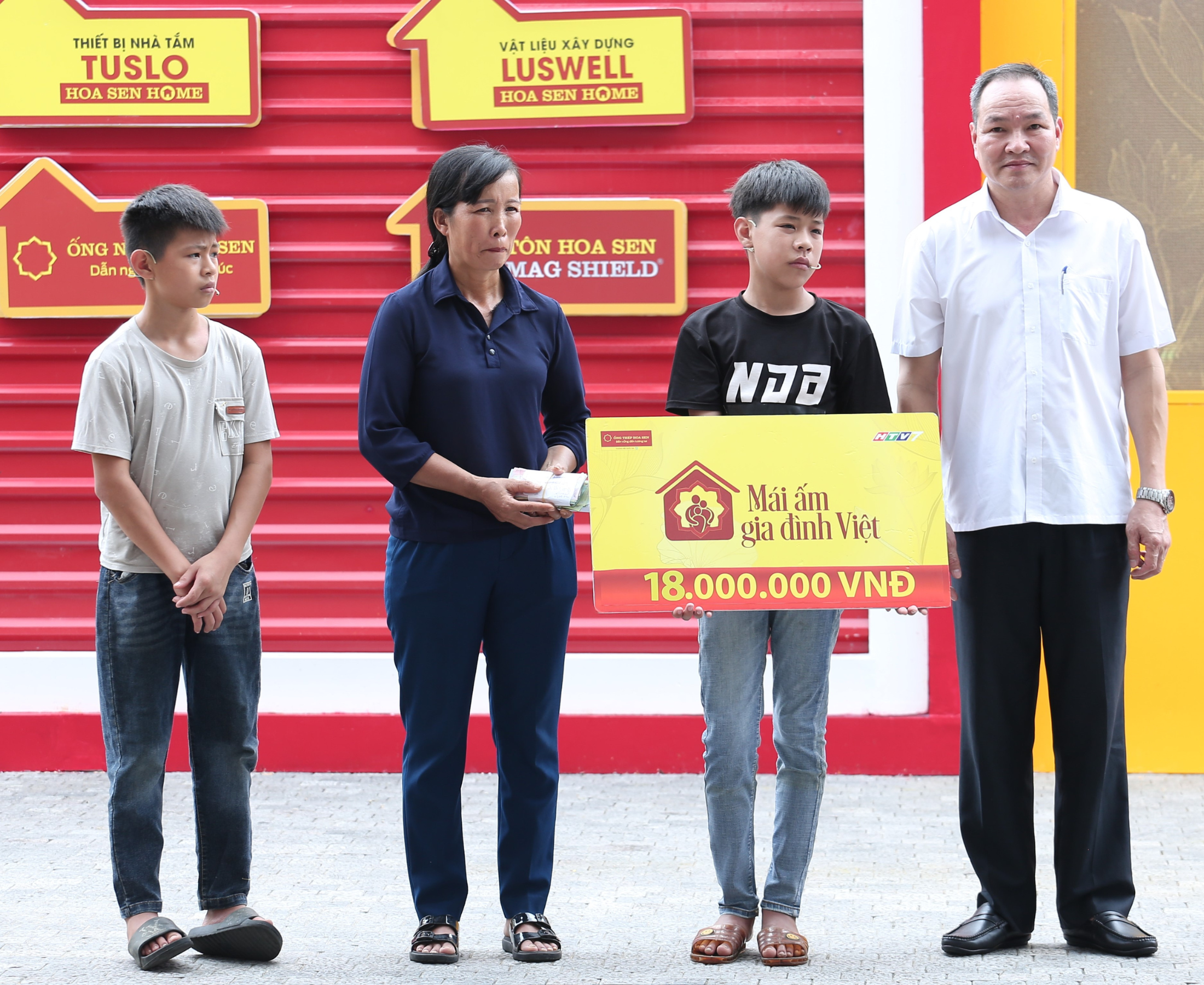 Gia đình em Nguyễn Văn Anh giành giải ba.