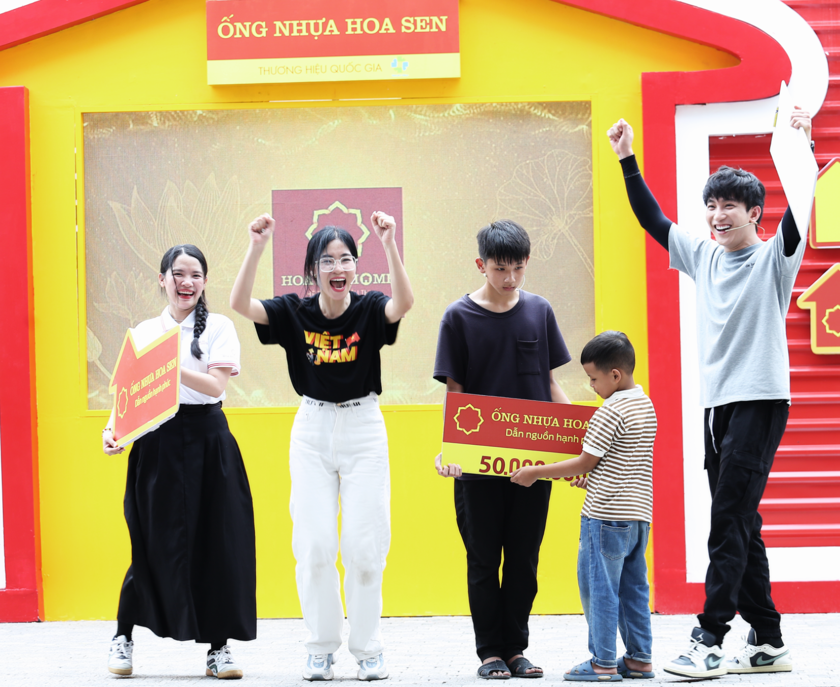 Gia đình em Nguyễn Hữu Bảo giành giải nhất