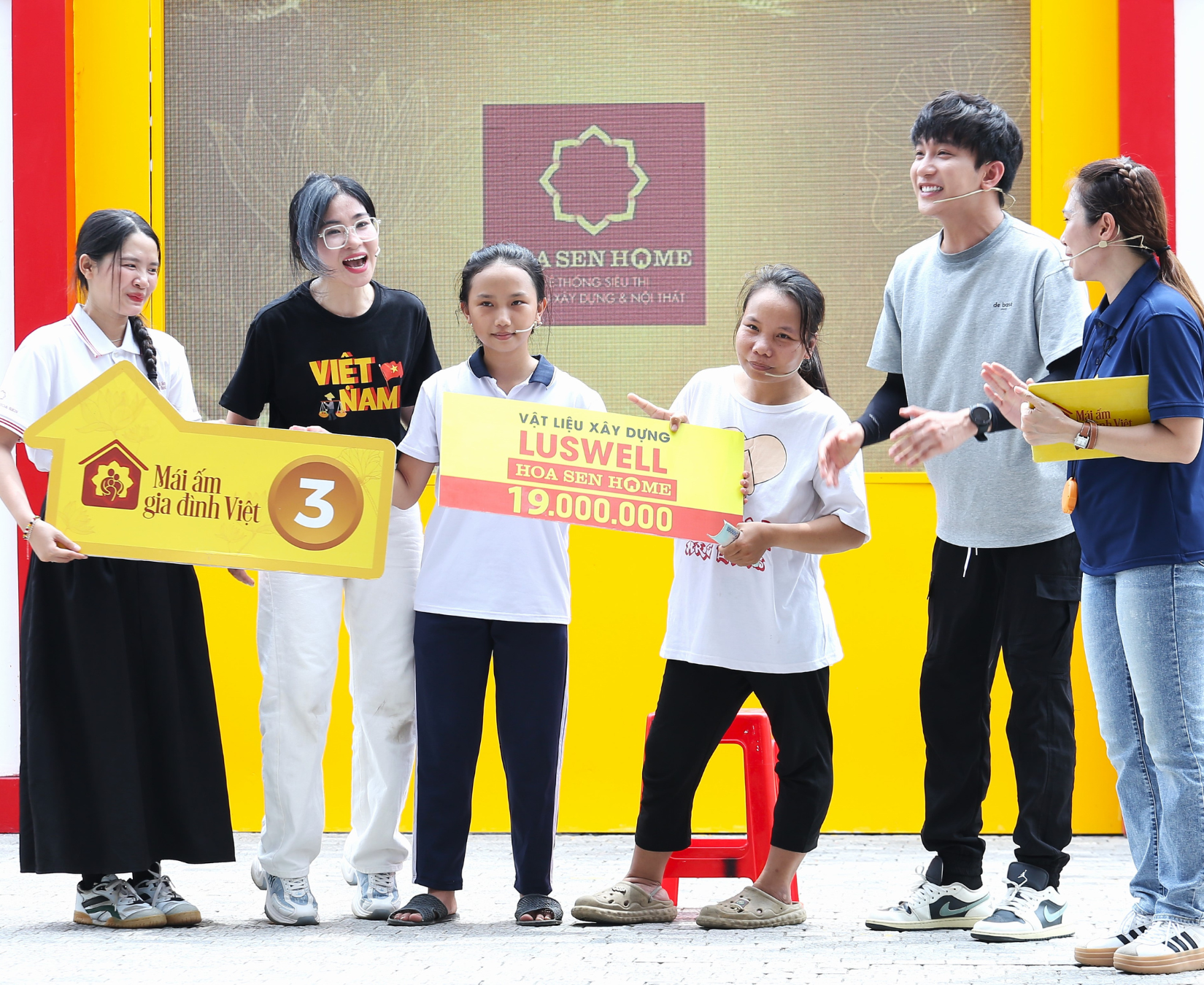 Gia đình em Thái Quỳnh Chi về thứ ba.