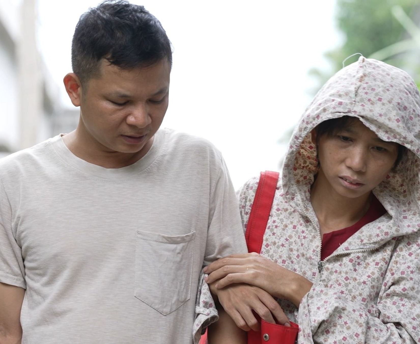 Dù mang trong mình bệnh tật hiểm nghèo, cha mẹ em Hữu Bảo vẫn là chỗ dựa tinh thần lớn nhất cho hai con nhỏ.