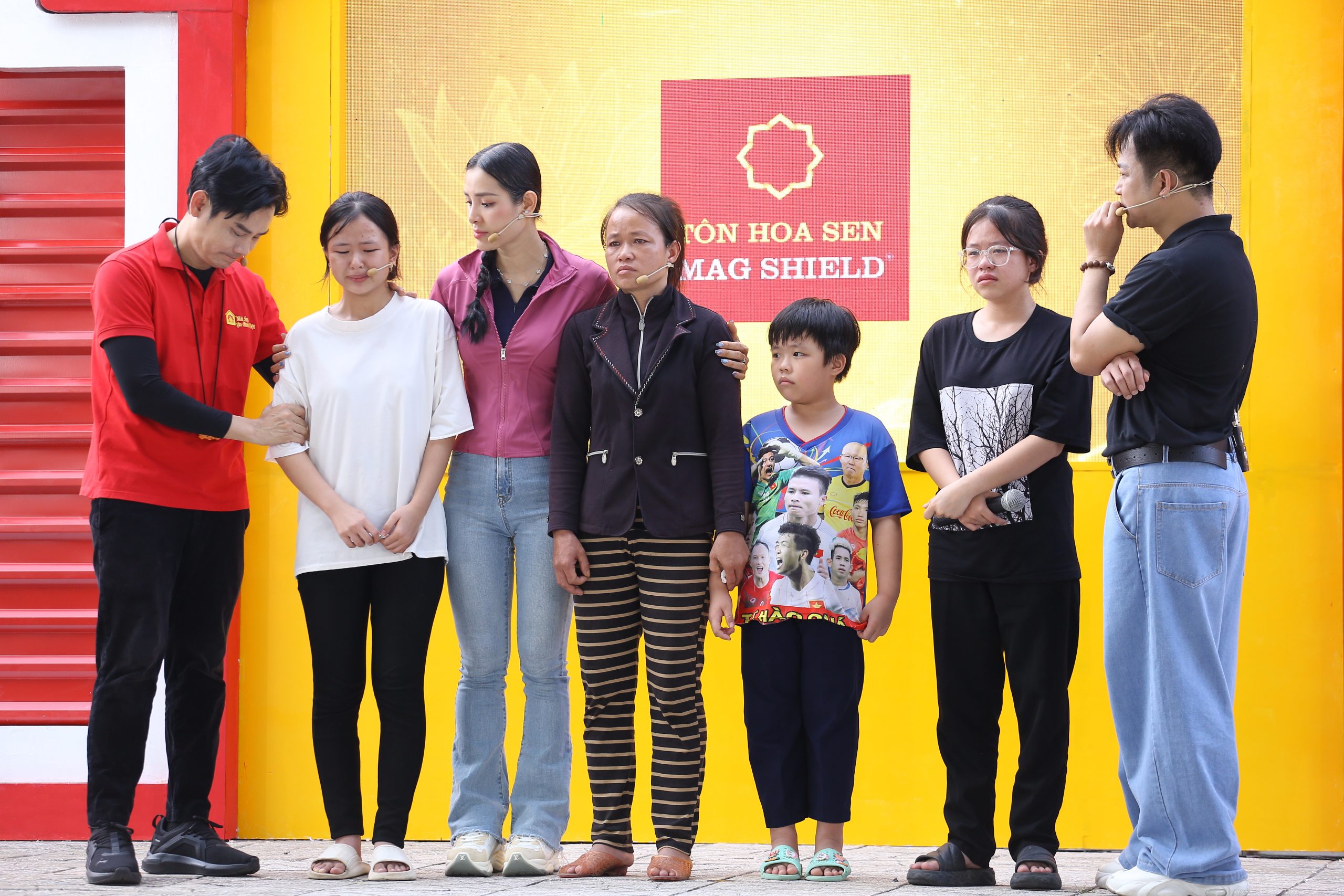 Tuyết Mai giấu kín ước mơ trở thành bác sĩ, vẫn âm thầm nỗ lực học tập để một ngày có thể giúp mẹ và chữa bệnh cho người khác.