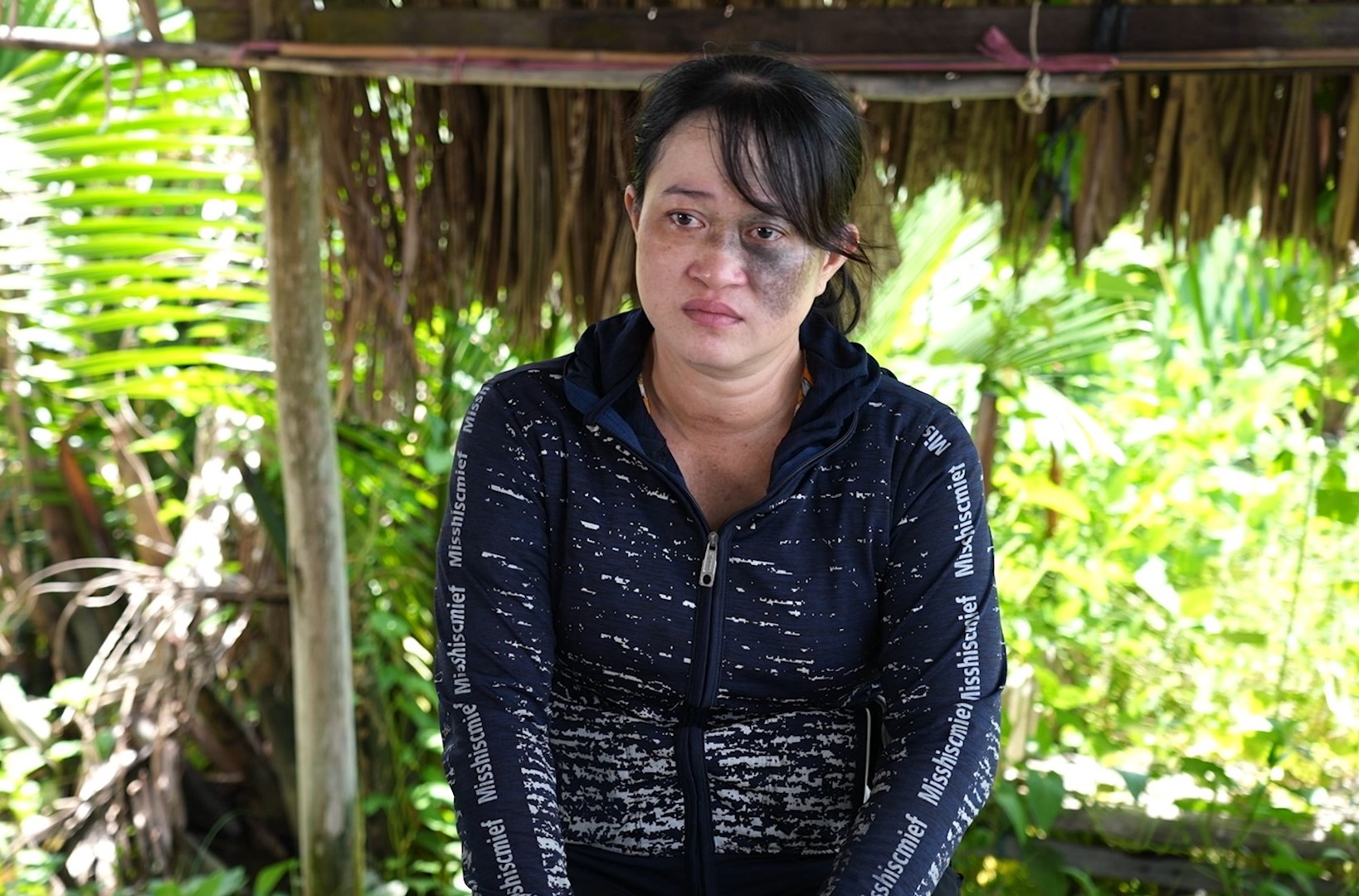 Chị Nguyễn Mộng Thùy – người mẹ đơn thân bị bệnh tật vẫn miệt mài làm bánh mưu sinh nuôi hai con nhỏ.