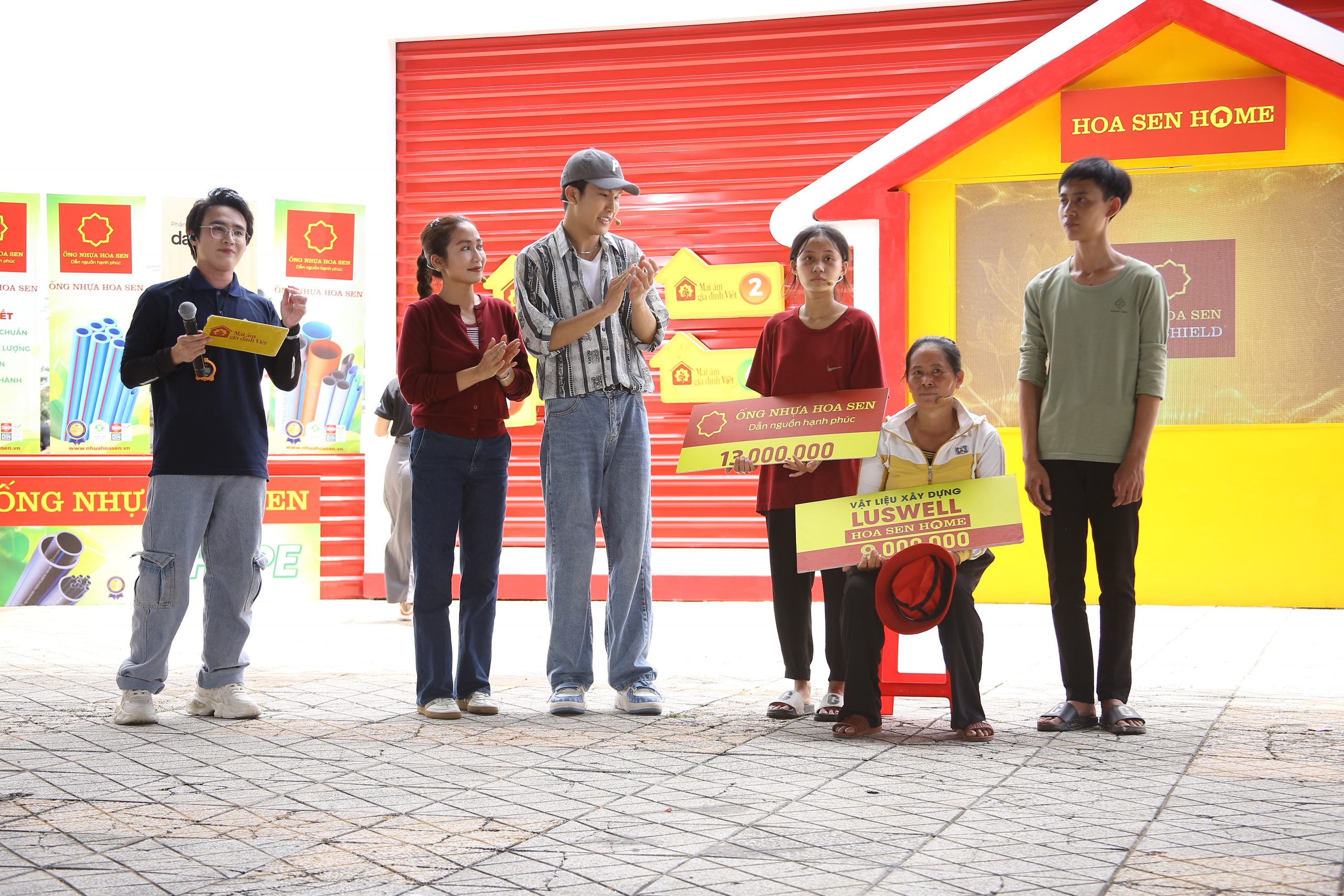 Gia đình em Nguyễn Tiến Huyền Anh về nhì.