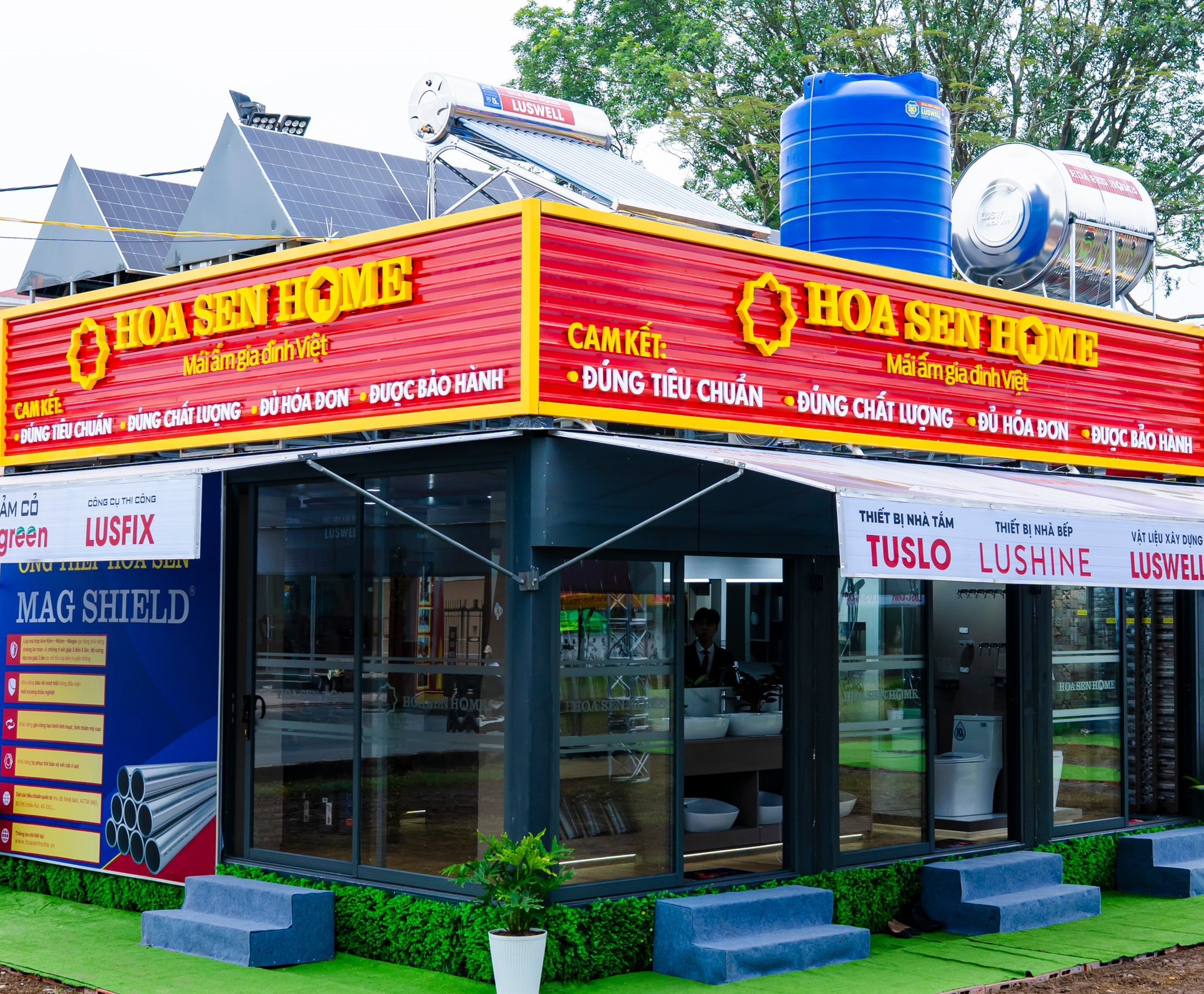 Mô hình showroom Hoa Sen Home từ container giúp khách hàng trải nghiệm sản phẩm tốt hơn.