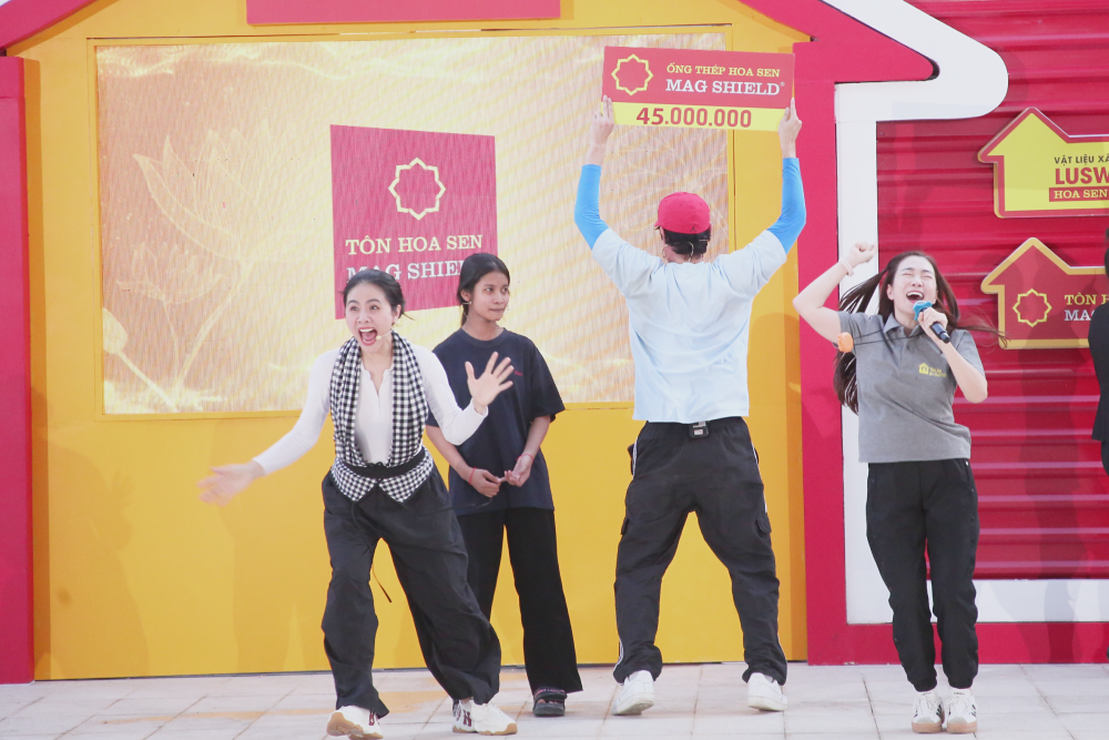 Khoảnh khắc em Thạch Thị Thu Thủy rút bảng thưởng quyết định, khiển cả trường quay vỡ òa.