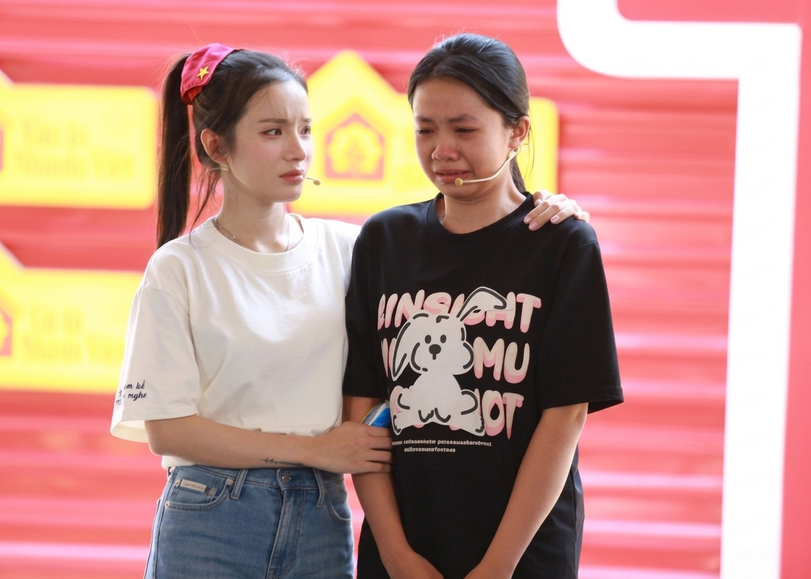 Ca sĩ LyLy nghẹn lòng khi nữ sinh lớp 10 hỏi cha: “Cha có thể quay lại nhận con không?”