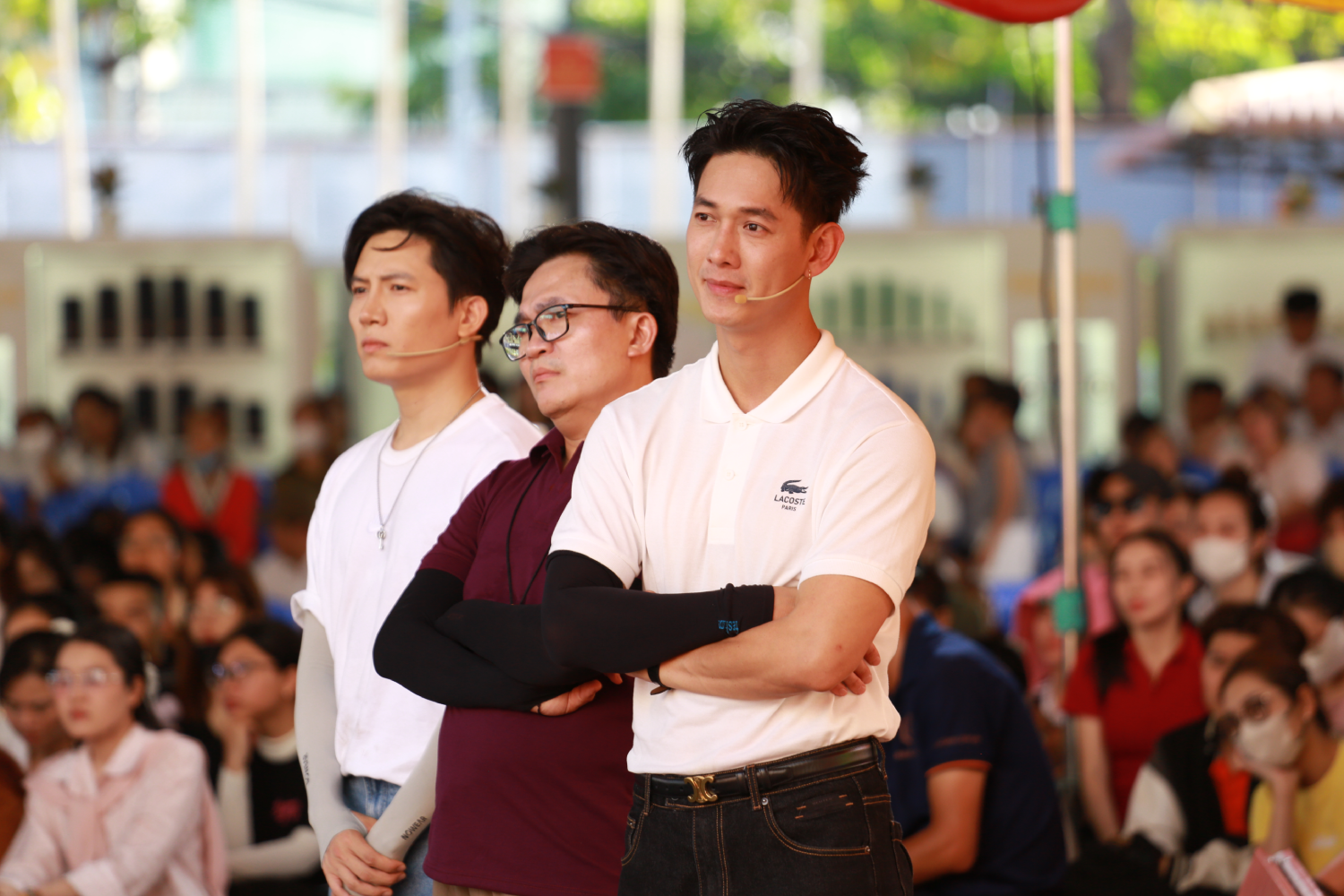 Nghị lực vượt nghịch cảnh của các em nhỏ mồ côi khiến MC Đại Nghĩa, diễn viên Song Luân và ca sĩ Anh Tú xúc động